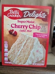 Betty Crocker Super Moist Cherry Chip Cake Mix, 375g