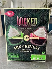 Betty Crocker Vanilla Cupcake Kit Mix to Reveal 11.4 oz Baking Mix