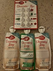 LOT 3 Betty Crocker WHITE/GREEN Decorating Icing + TIPS Cake Desert